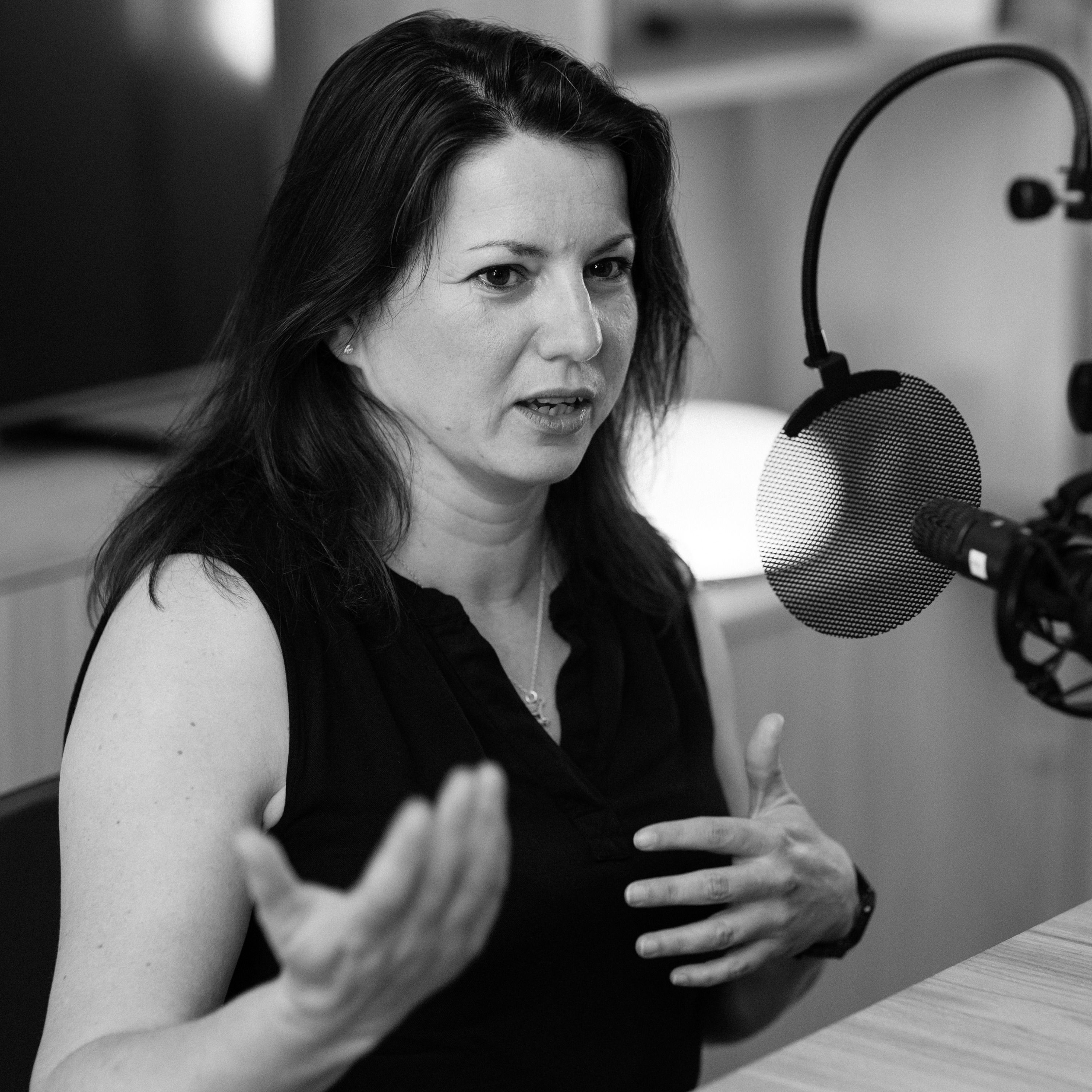 Katja Hoyer, wie zerbricht eine Demokratie? podcast
