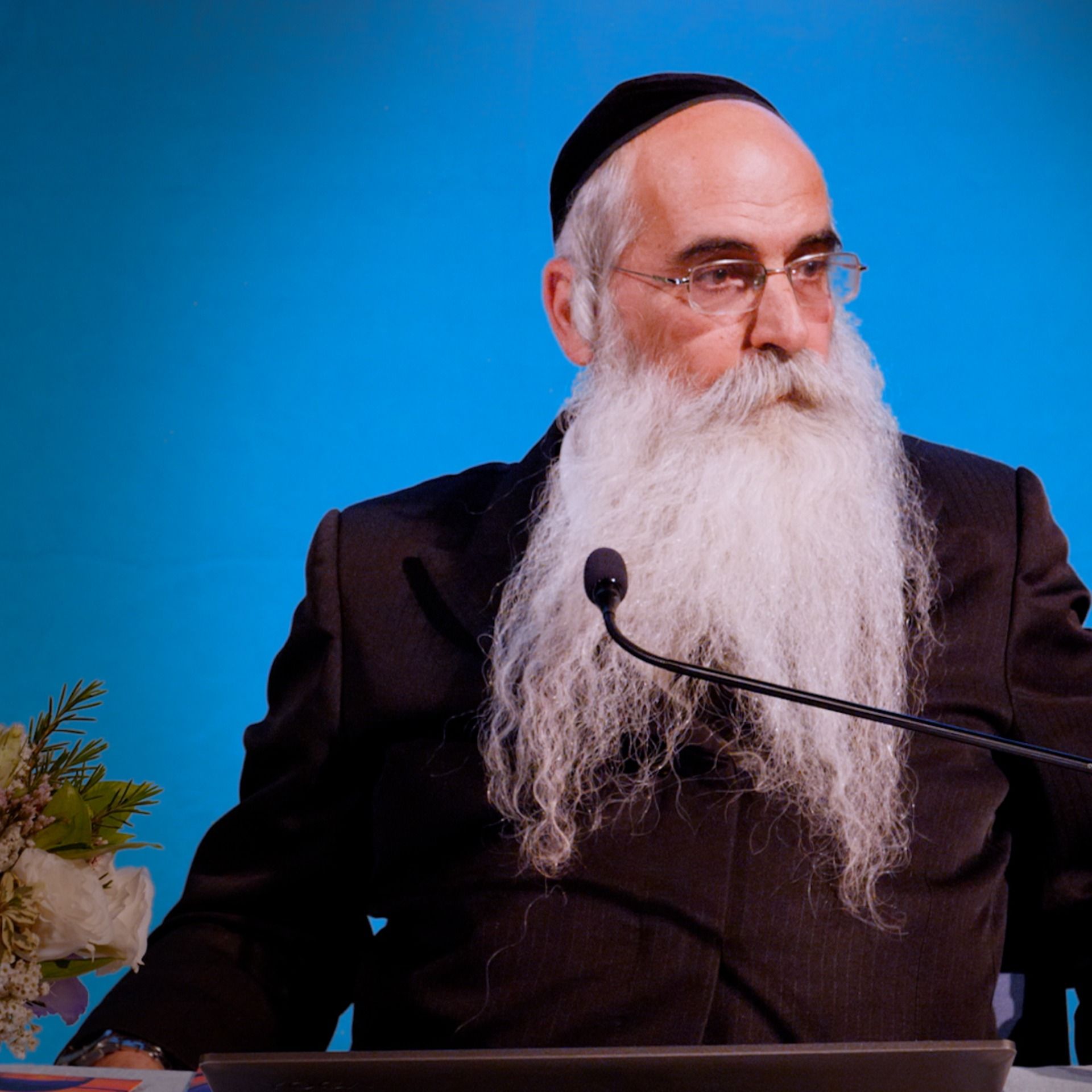 כשנכנסים פנימה