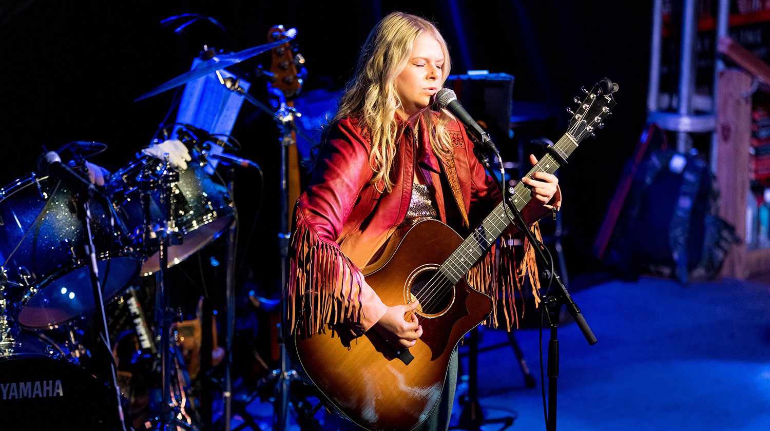 Makenzie Phipps - Up And Coming Country Music Star. She's Become A Fixture Throughout The Southeast U.S. Singing The National Anthem At Various Sporting Events, Fairs, Festivals and Honky Tonks. Her New Single Is “Pick Your Poison”!