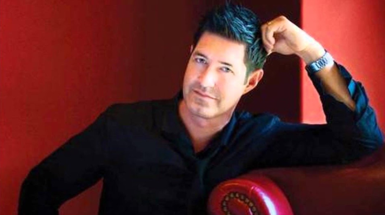 Tim Davis - Acclaimed Studio Singer, Producer And Arranger For Film, TV And Recordings. 6 Seasons Of "Glee", Lady Gaga's Superbowl Halftime Show, Jane Lynch, Barbra Streisand, Josh Groban!