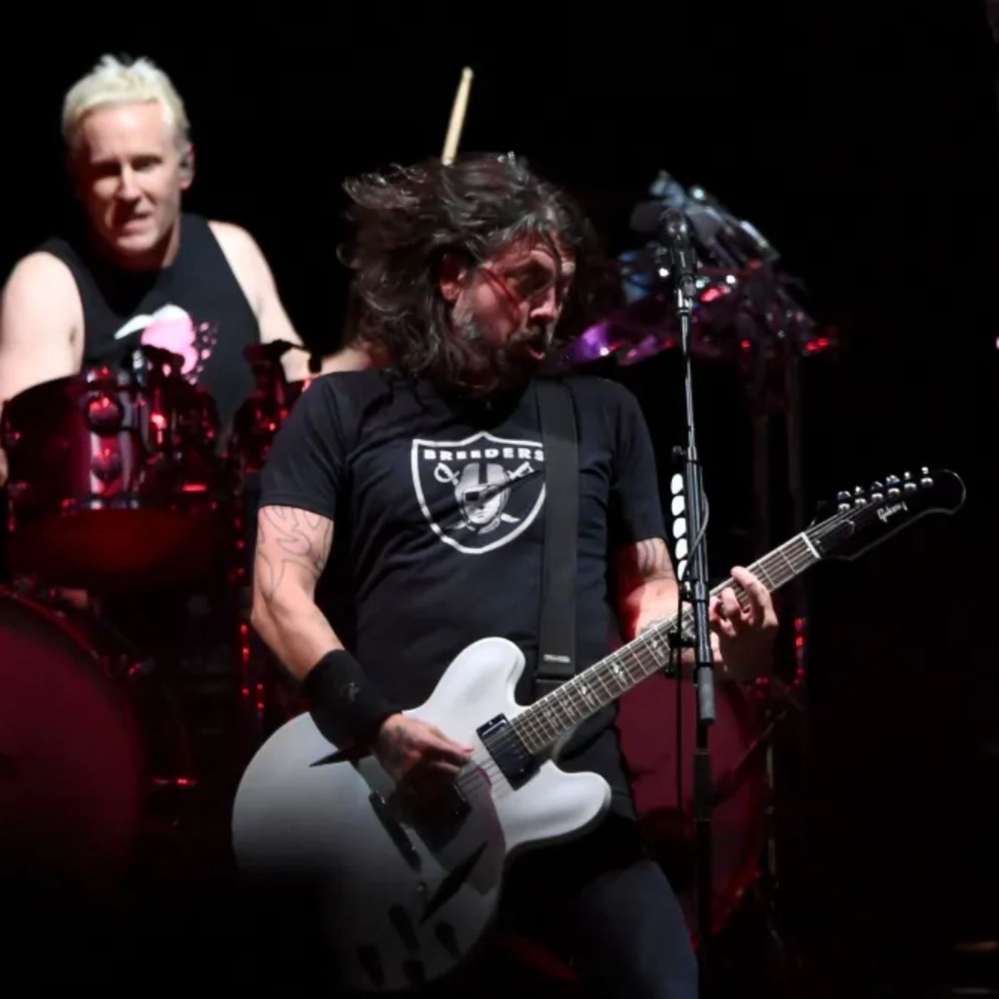 BREVES: Terremoto en los Foo Fighters!