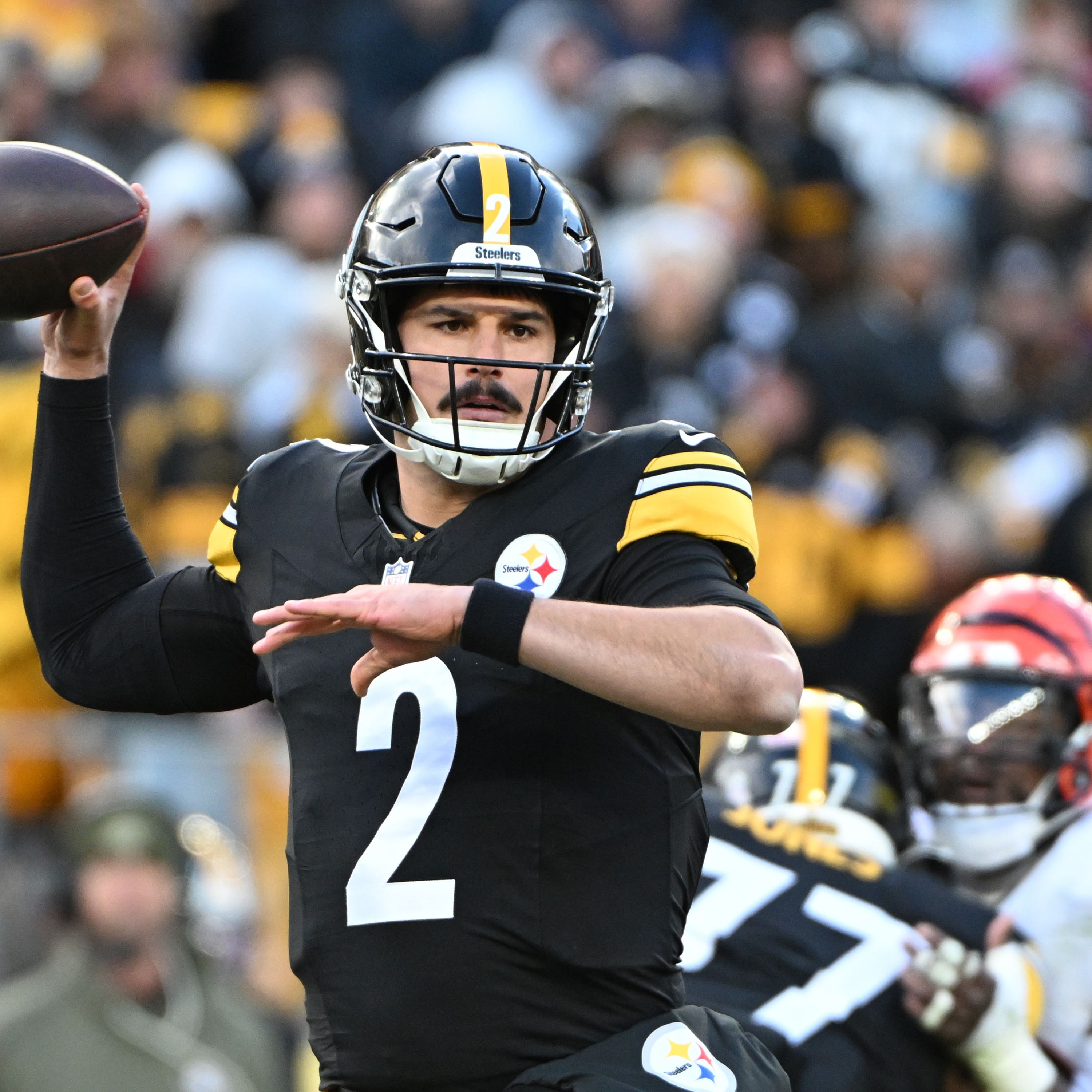 STEELERS SQUAD SHOW: Pittsburgh D comes up big in a win over the Bengals but Aaron Rodgers gets hurt