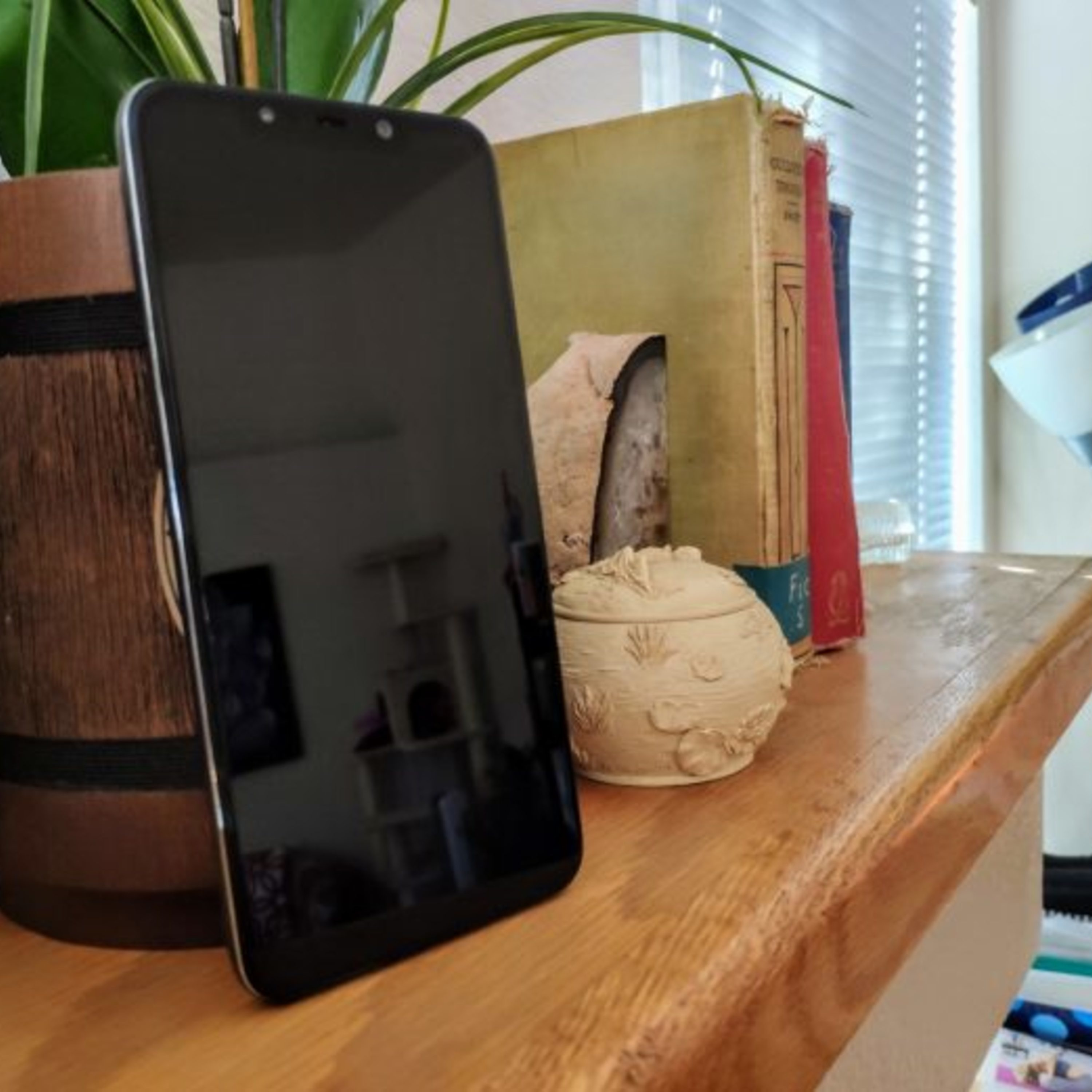 Hot Take: Pocophone F1 review, Slack buys Astro, and Galaxy P30 leaks episode artwork