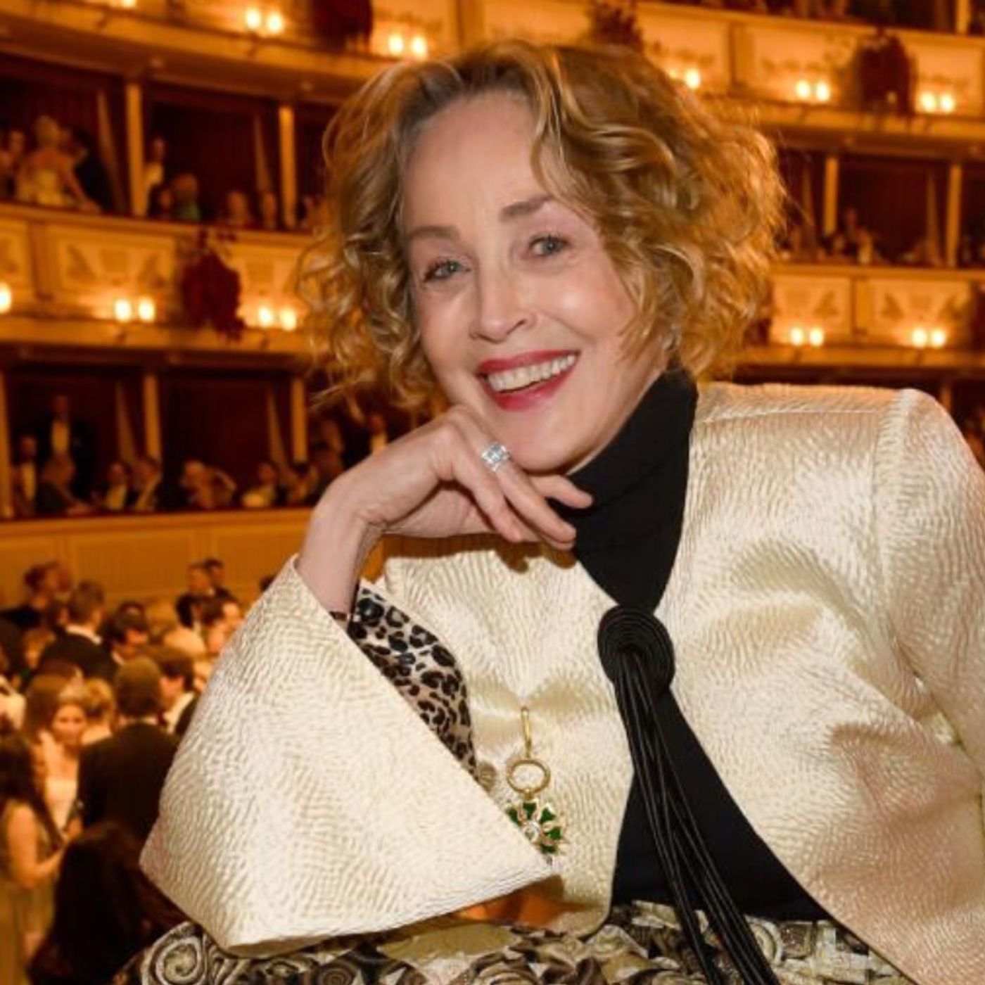 projektX 190226_das Double von Sharon Stone am Opernball