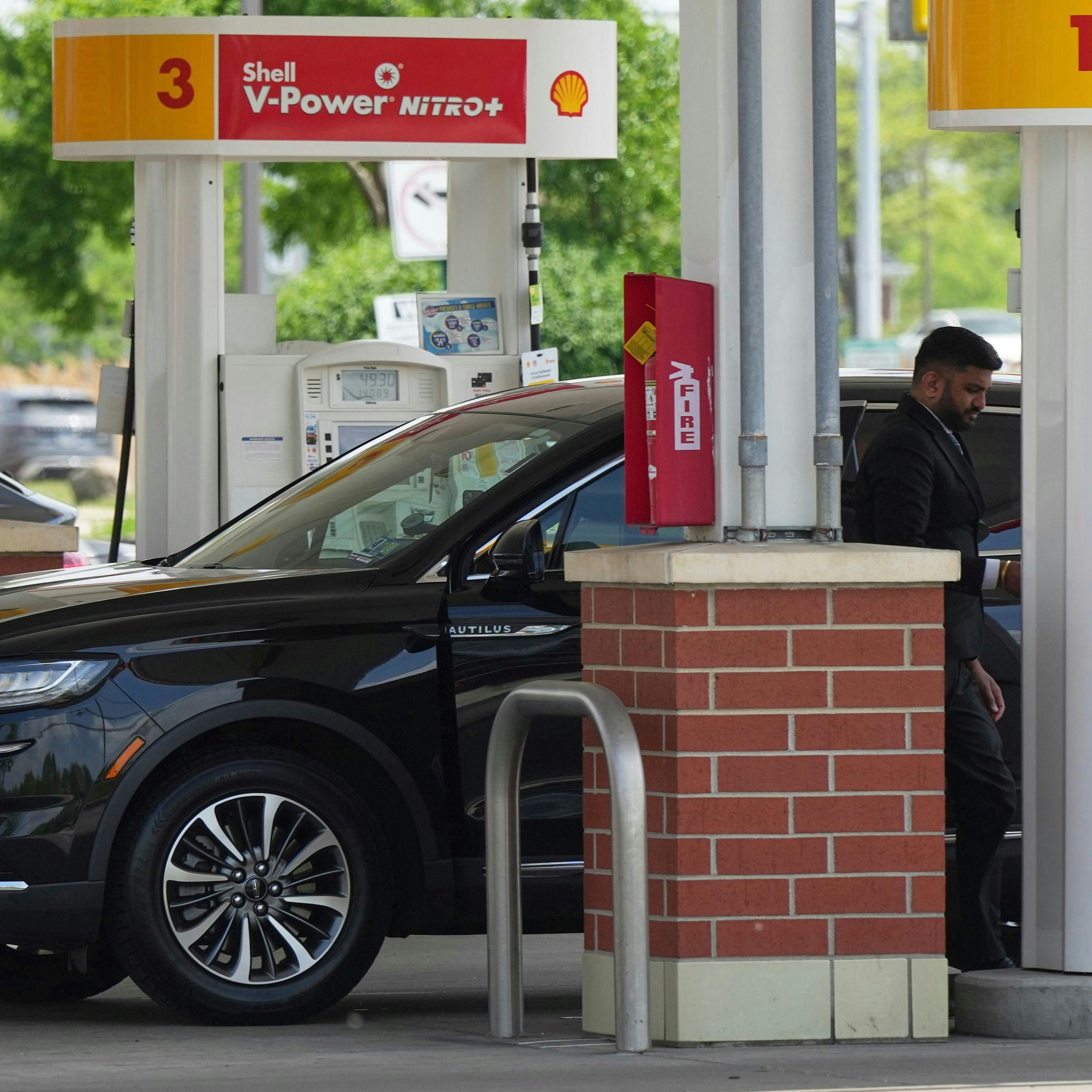 Trump Weighs Iran Strike as Gas Prices Soar