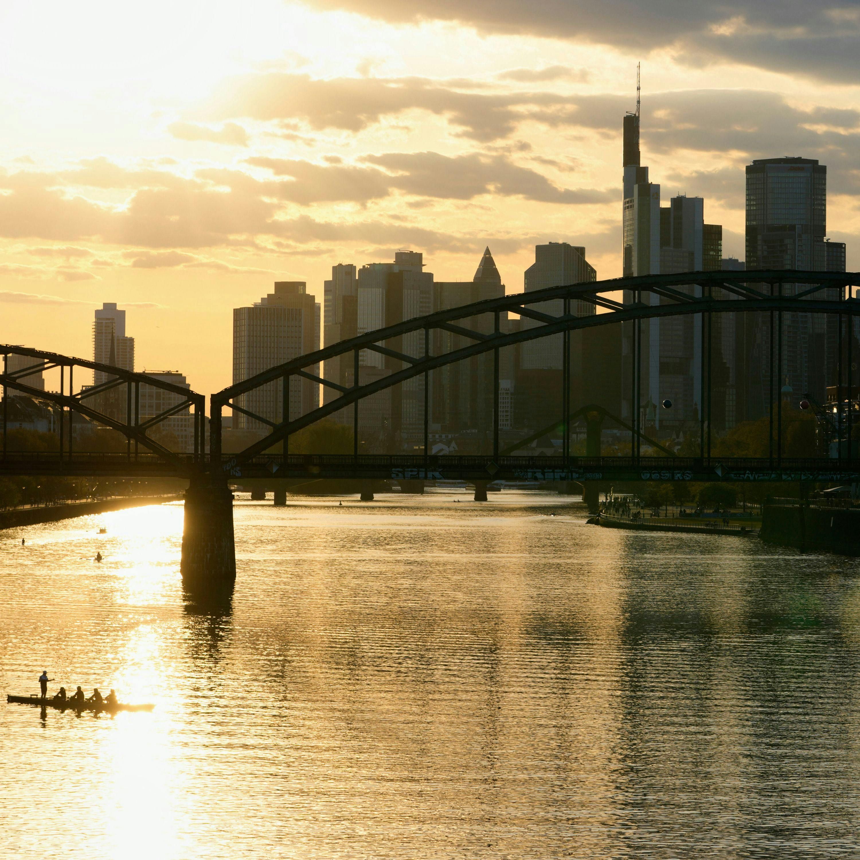 Trump Puts Pause on Tariffs