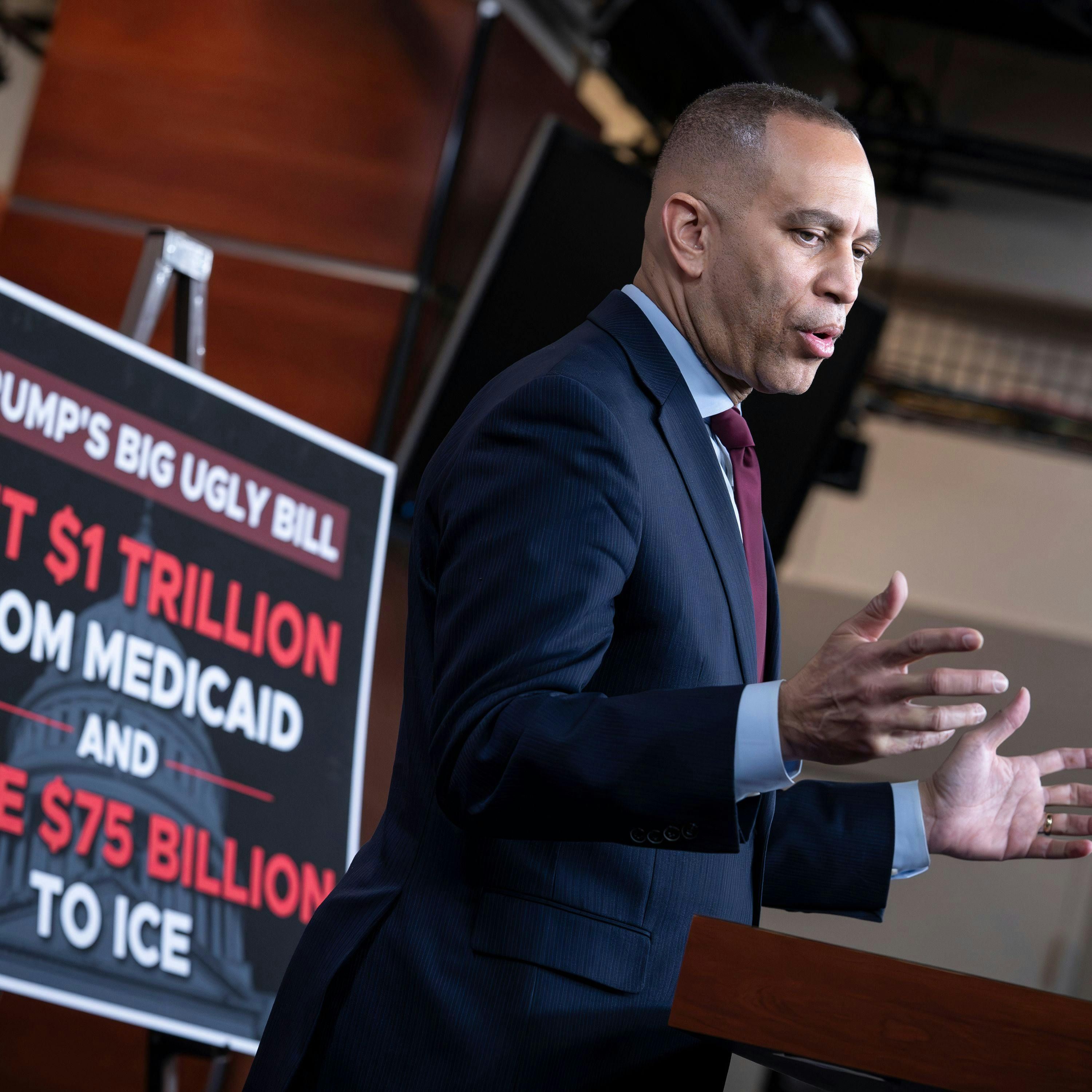 Jeffries Calls for ICE Reforms, Noem’s Resignation During DHS Shutdown