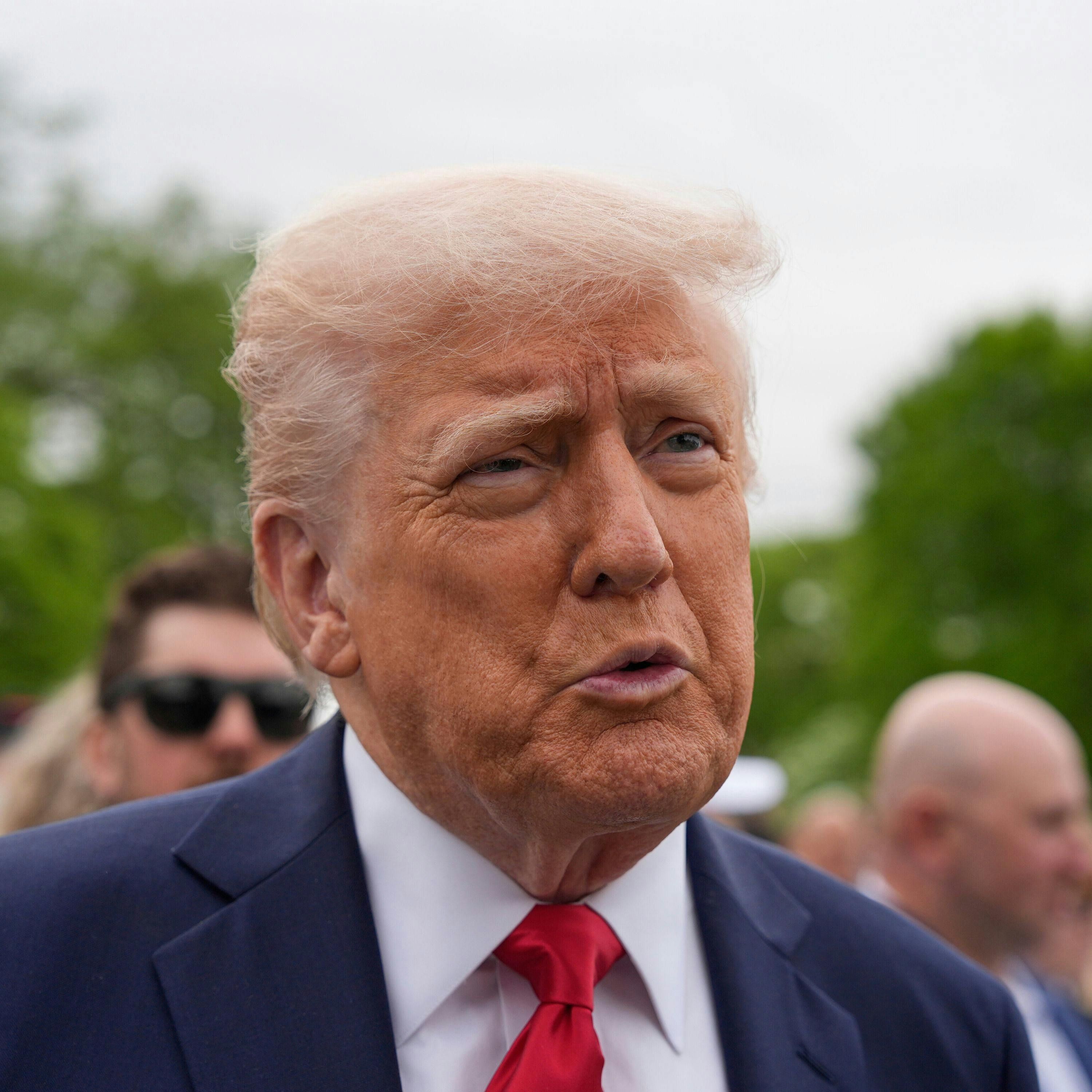 Trump’s Approval Rating Falls to 42%, Reuters/Ipsos Poll Finds