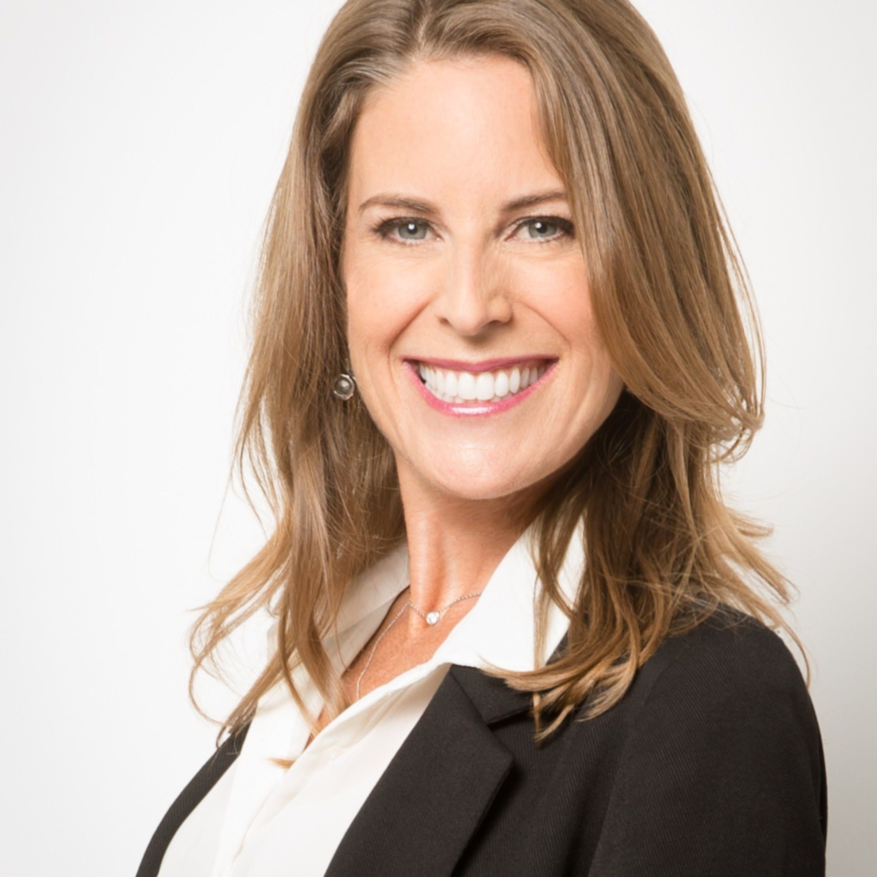 (Audio only) Amy Slater author of Moments: Magic, Miracles, and Martinis.