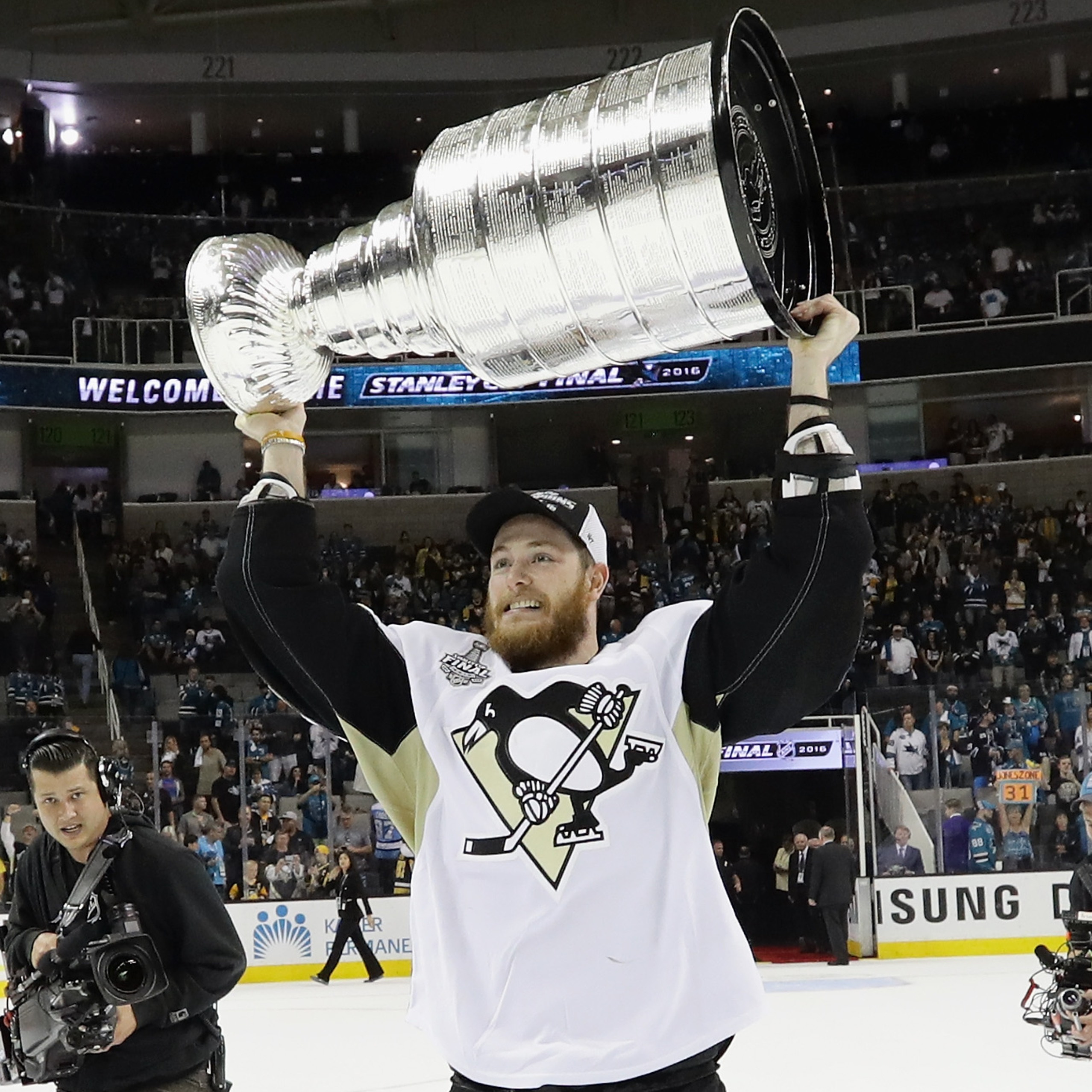 Episode 28: The Scoop 2016 Stanley Cup Rewind with Tom Kuhnhackl