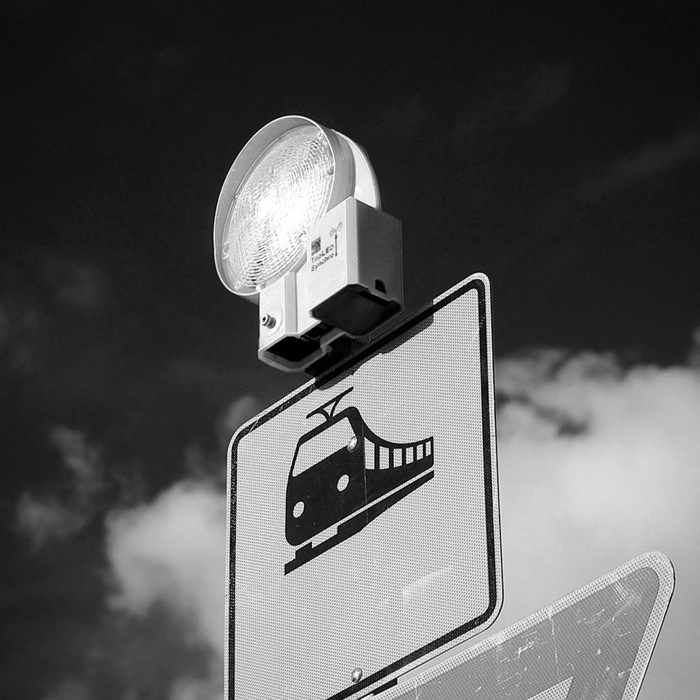 Warum Tanken günstiger und Bahnfahren teurer wird