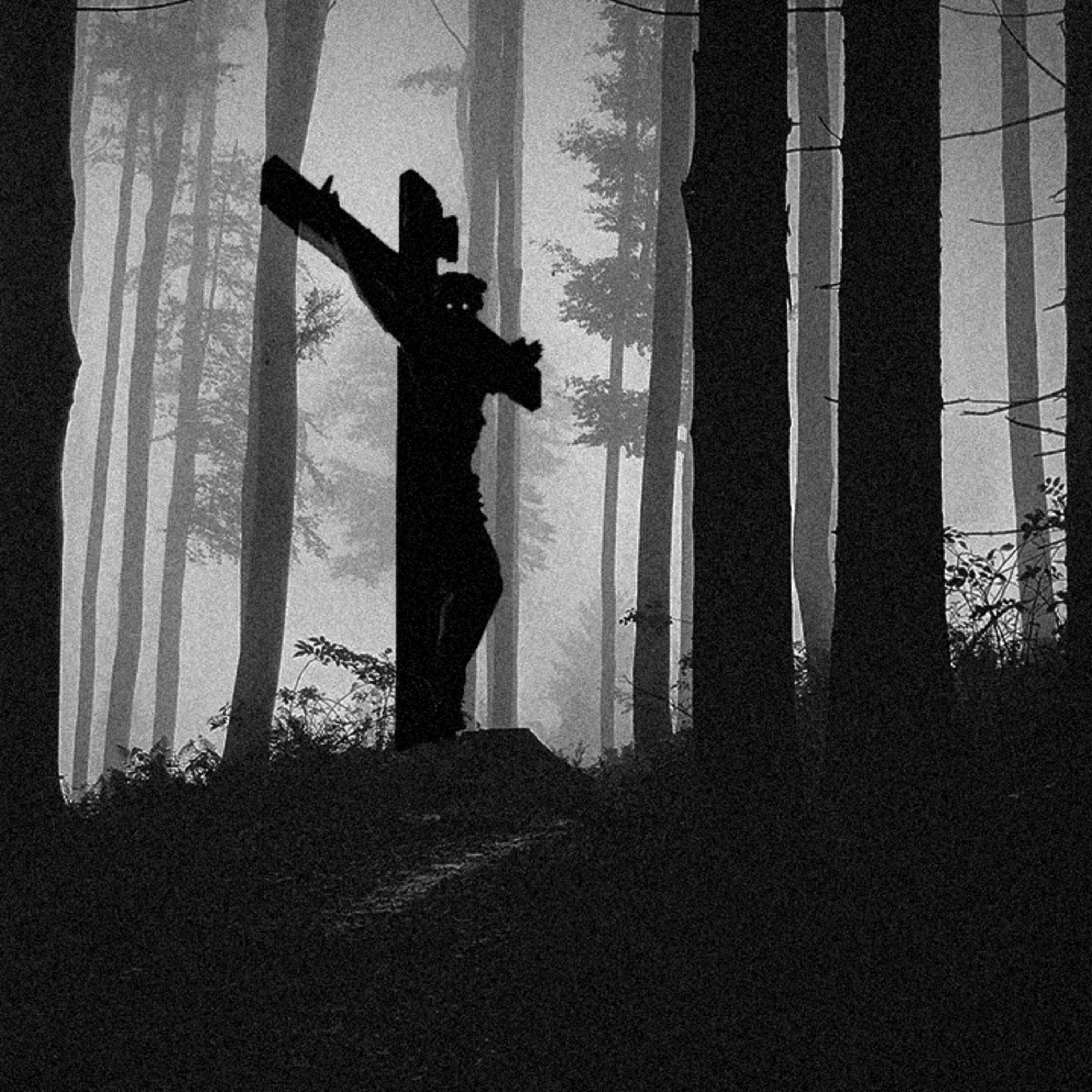 El extraño crucifijo en el bosque