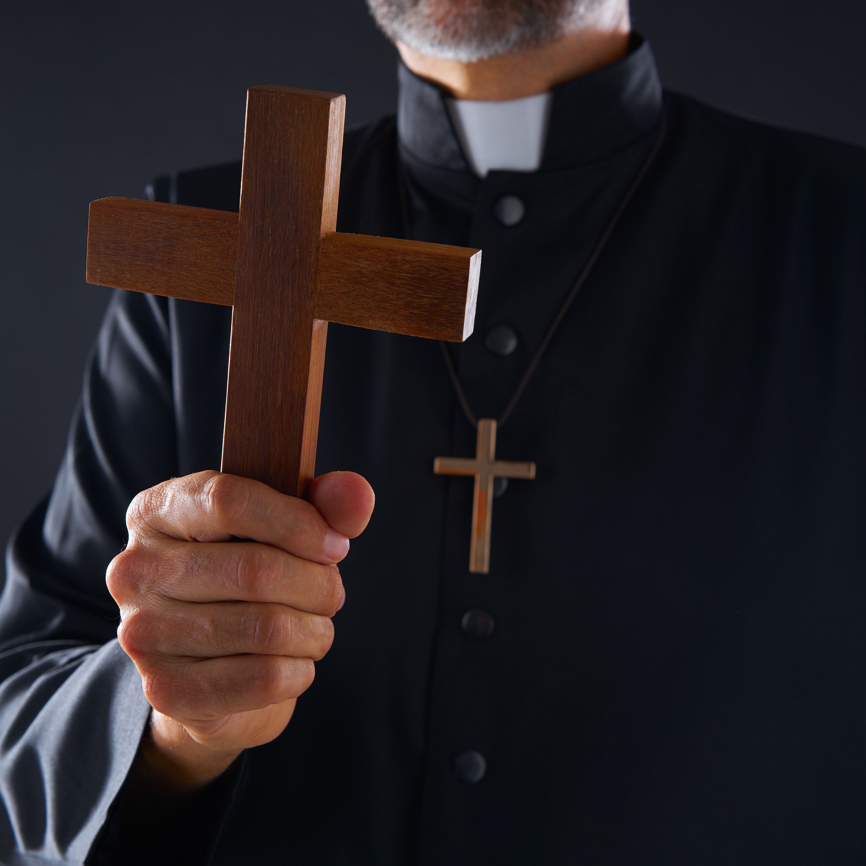 ¿Quién puede realizar un exorcismo?