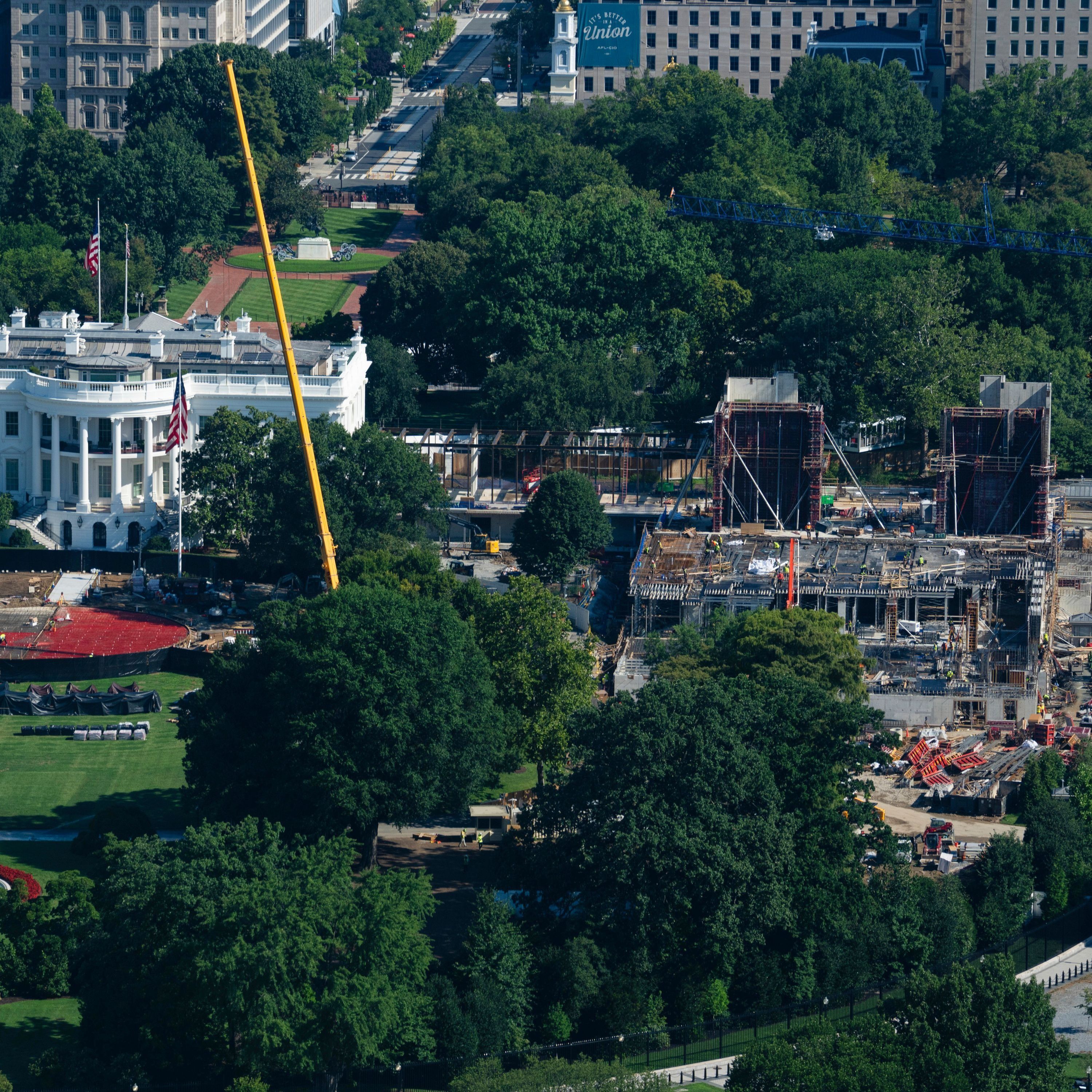 White House Renovations Now Top $900 Million